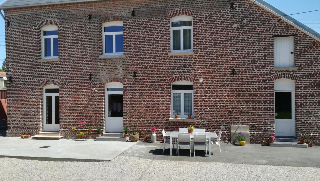 Au Coeur De L'Enclave Bed & Breakfast Moeuvres Eksteriør bilde