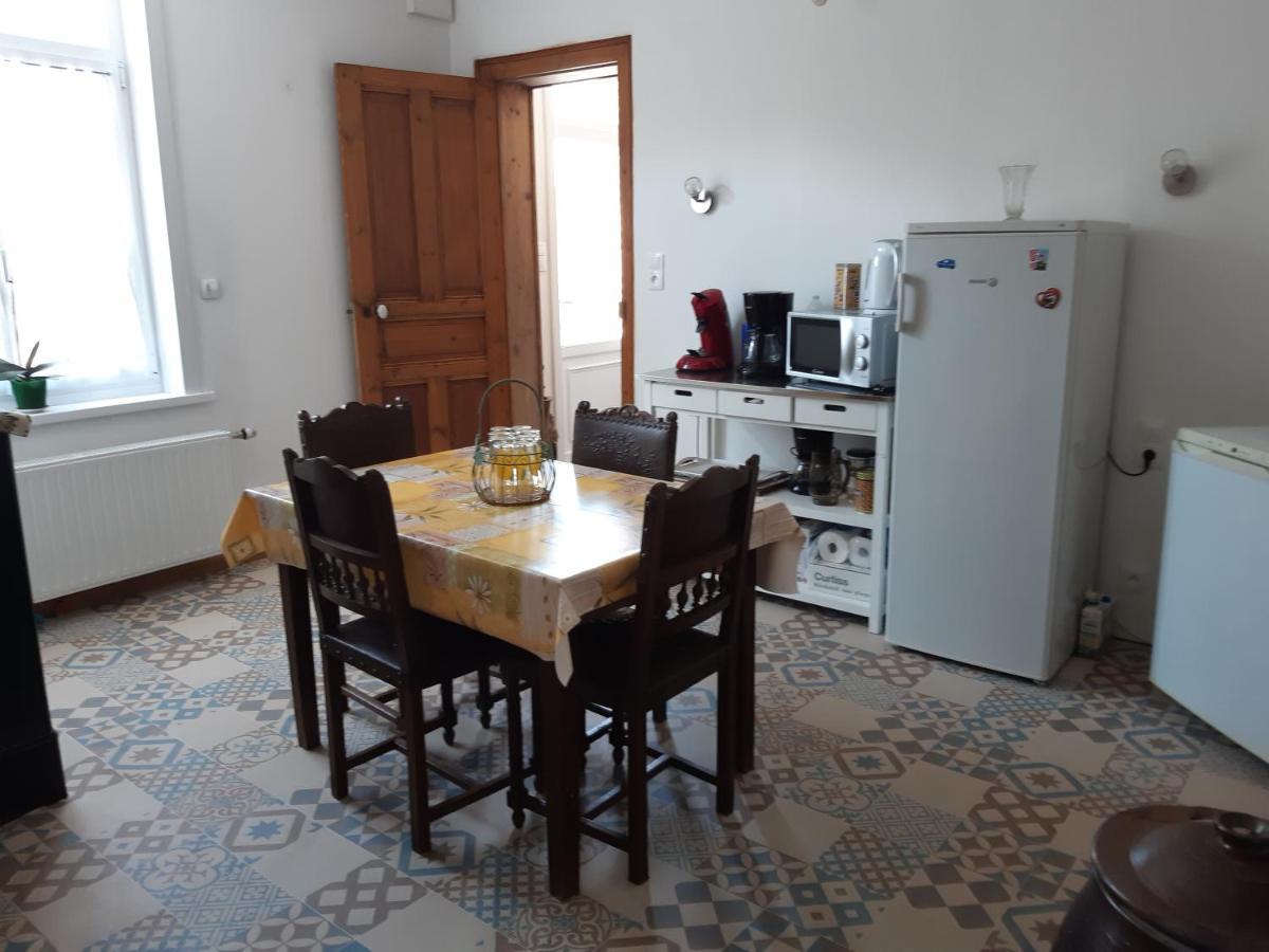 Au Coeur De L'Enclave Bed & Breakfast Moeuvres Eksteriør bilde