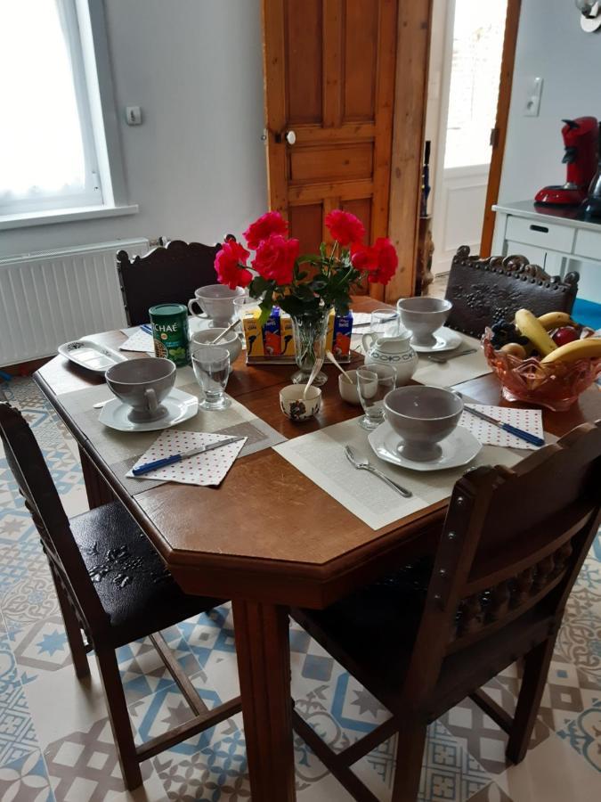 Au Coeur De L'Enclave Bed & Breakfast Moeuvres Eksteriør bilde