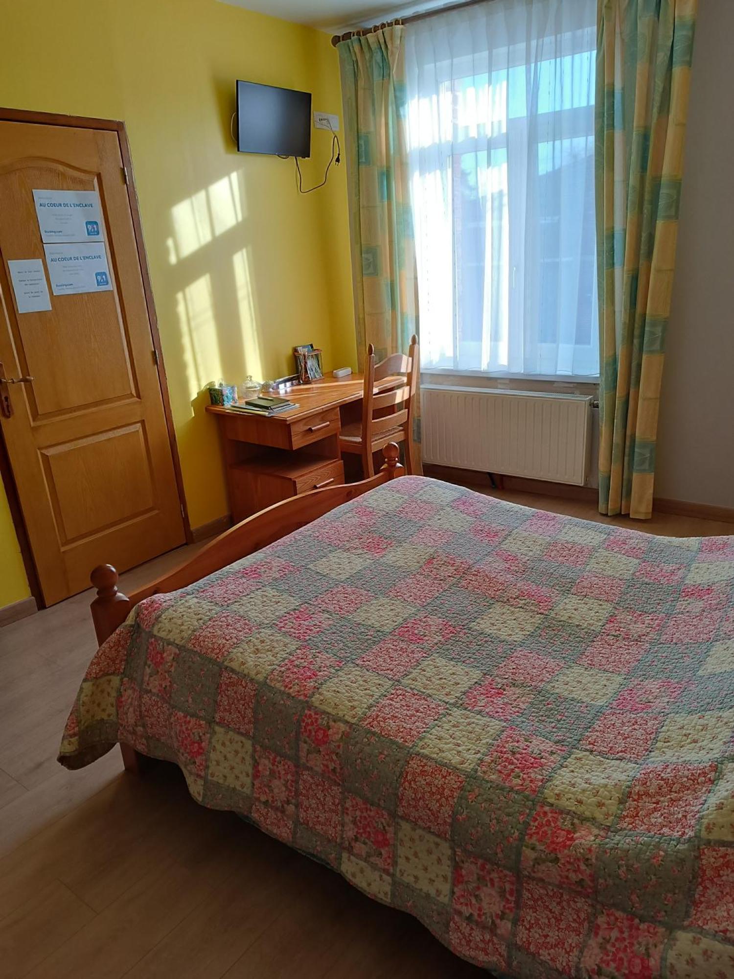 Au Coeur De L'Enclave Bed & Breakfast Moeuvres Eksteriør bilde